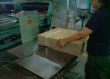 紙箱打包機打包紙箱紙板整齊迅速，方便出貨